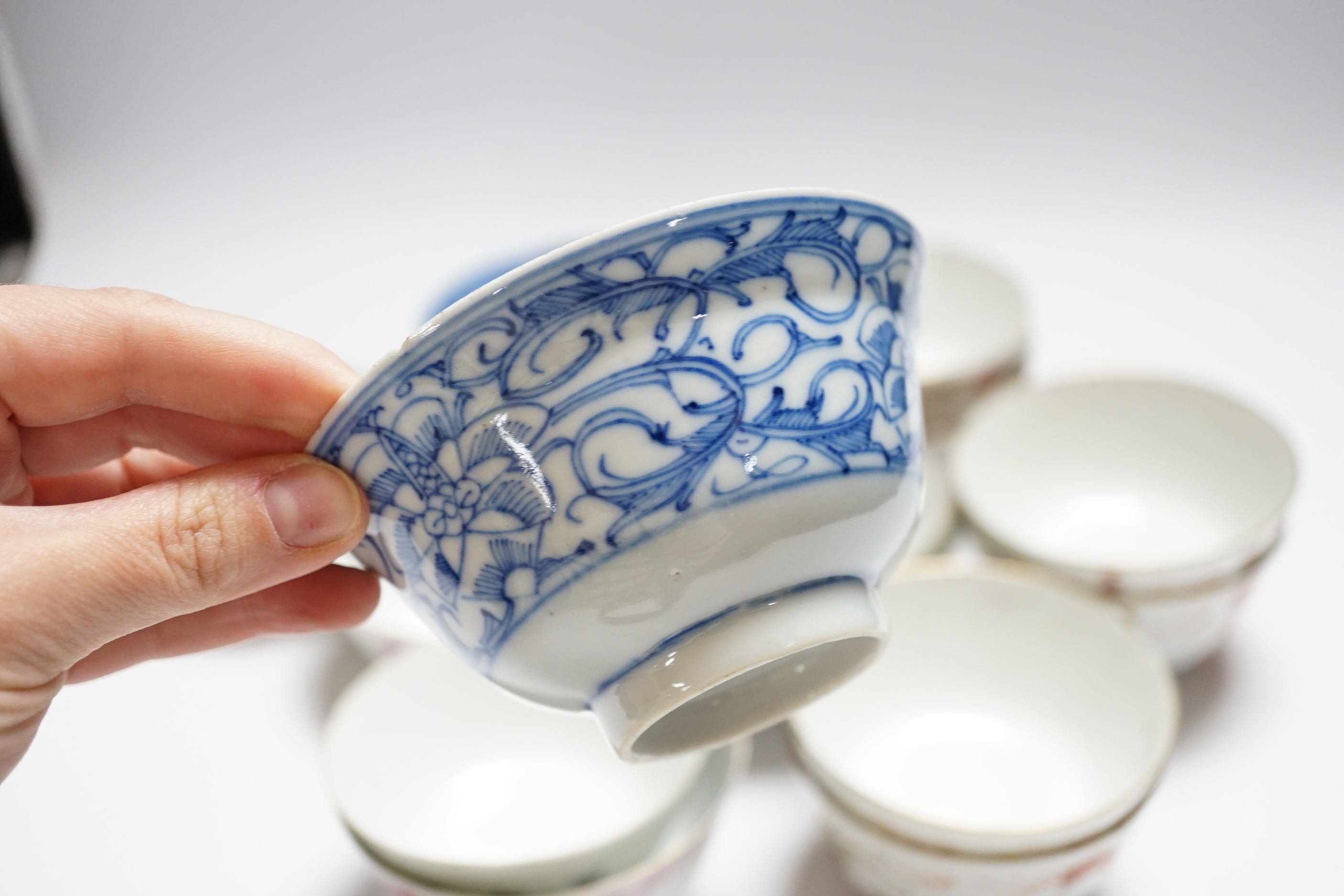 A Group of early 20th century Chinese porcelain tea bowls (16)